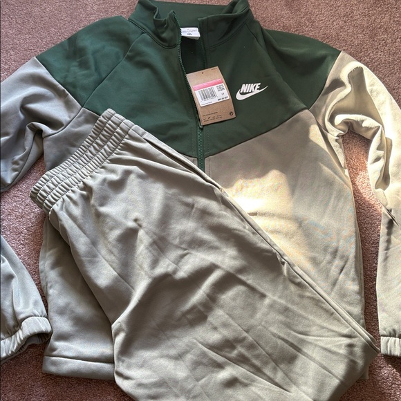 Nike Boys kids tracksuit jacket pants size large new - Picture 2 of 3